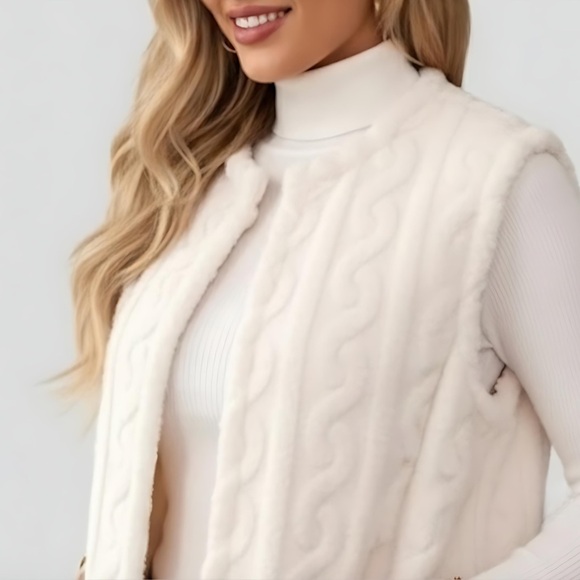 Teddy Vest With Pockets - Picture 2 of 7